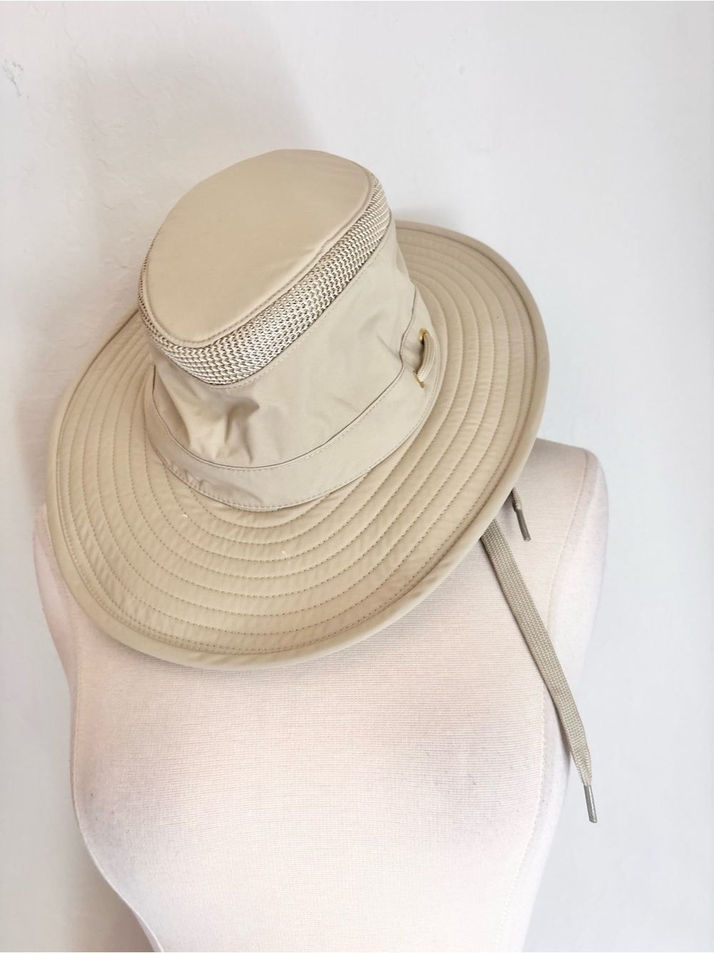 Tilley Endurables LTM6 AIRFLO Hat in Khaki Mesh Crown Ventilation UPF 50, NWOT
